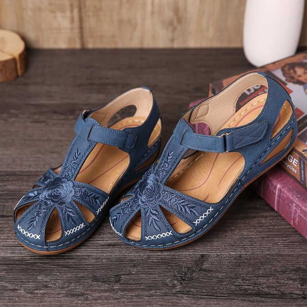 (🔥Specjalna oferta letnia — 50% zniżki przez ograniczony czas) Klasyczne letnie damskie sandały ortopedyczne, łączące wsparcie i oddychalność✅ Zmniejszają nacisk podczas chodzenia, dzięki czemu jest ono łatwiejsze i wygodniejsze.